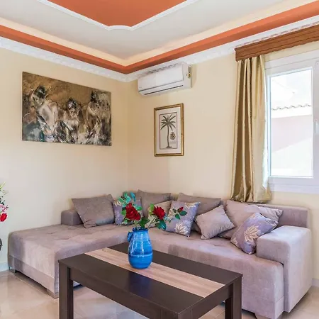 Willa Mirela Megali *