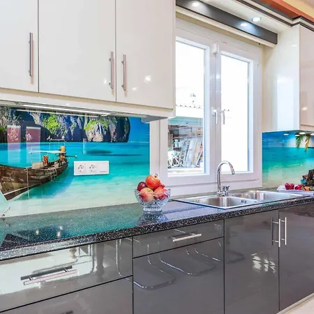 Villa Mirela Megali *